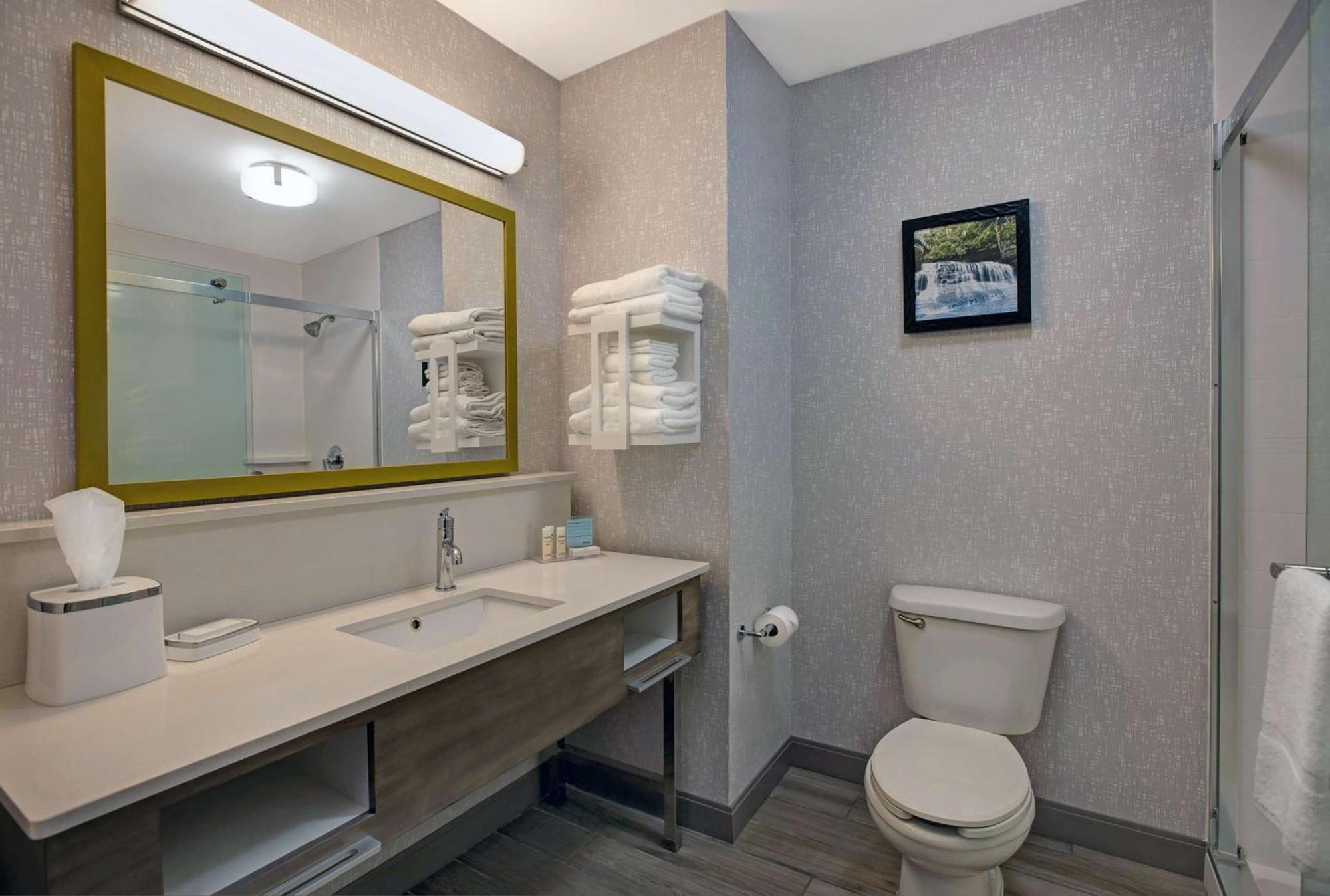 Hampton Inn Westfield Esterno foto