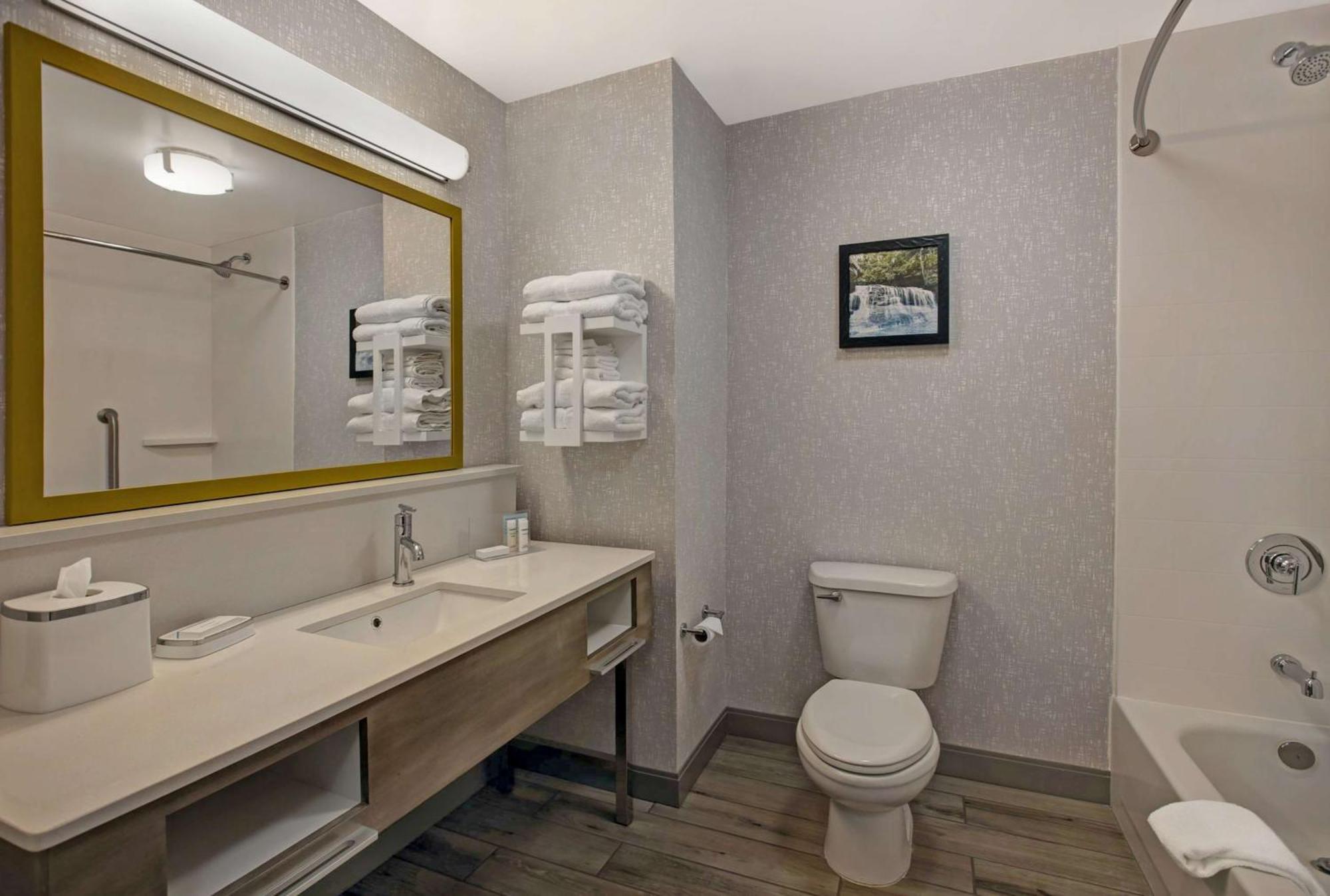 Hampton Inn Westfield Esterno foto