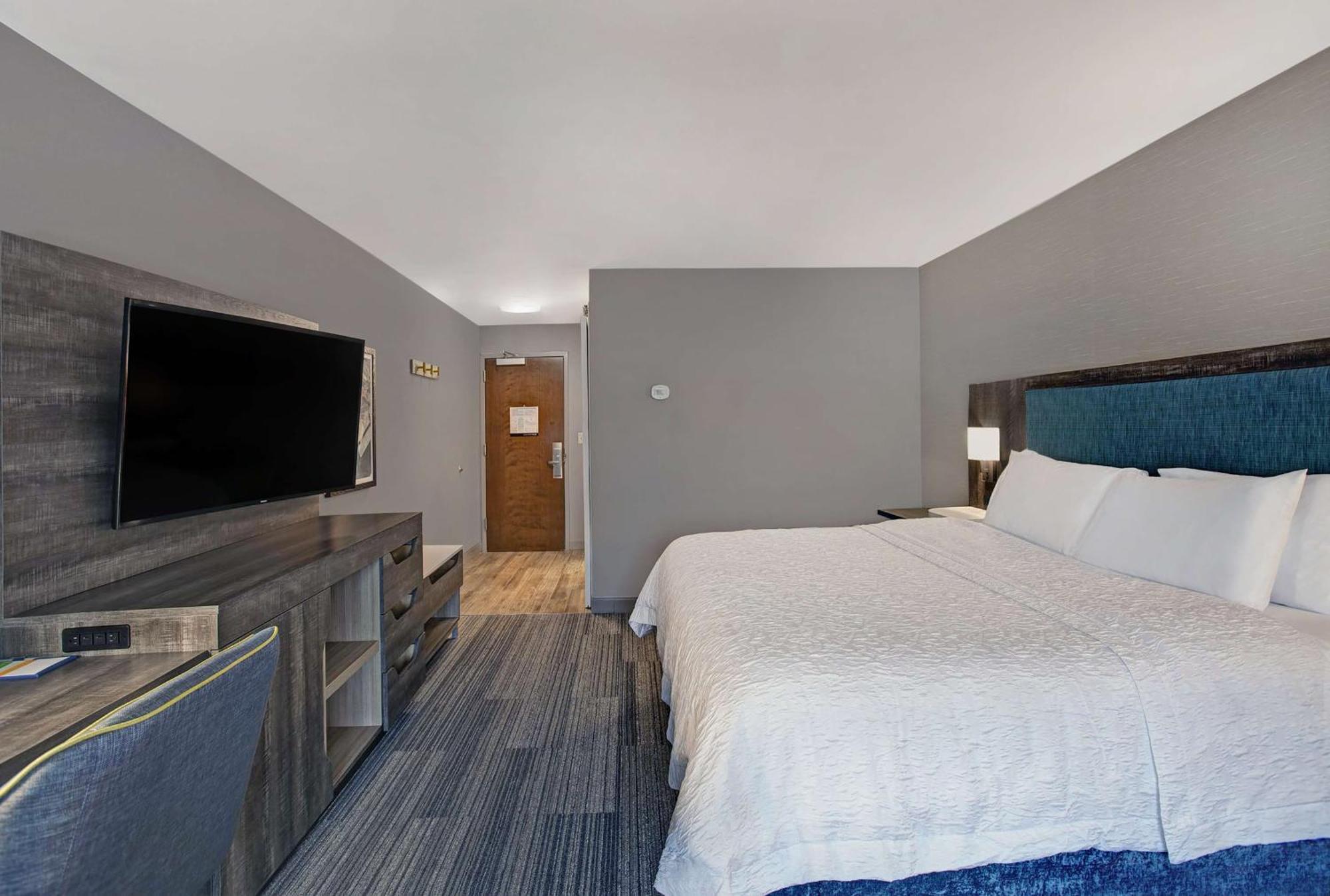 Hampton Inn Westfield Esterno foto