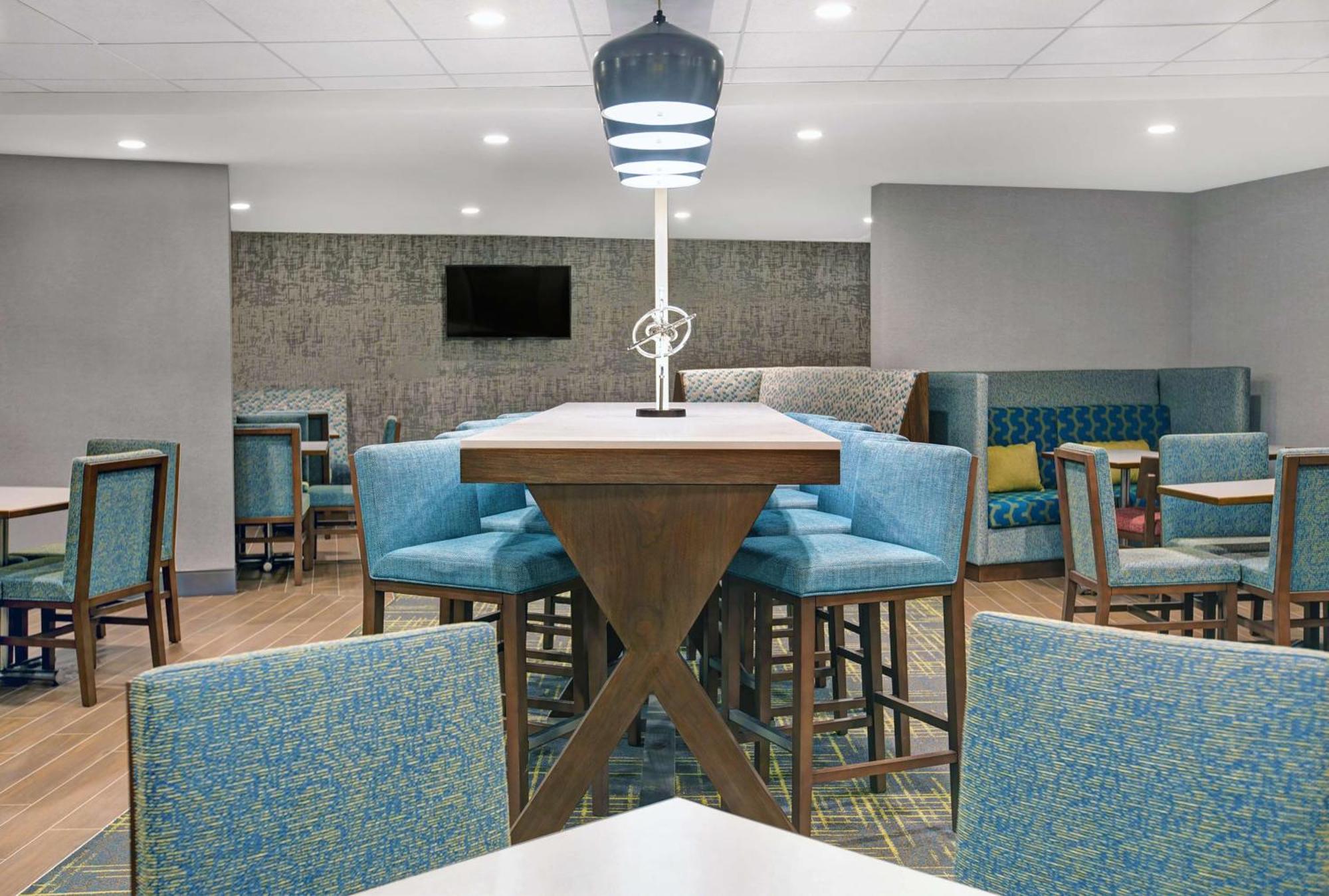 Hampton Inn Westfield Esterno foto