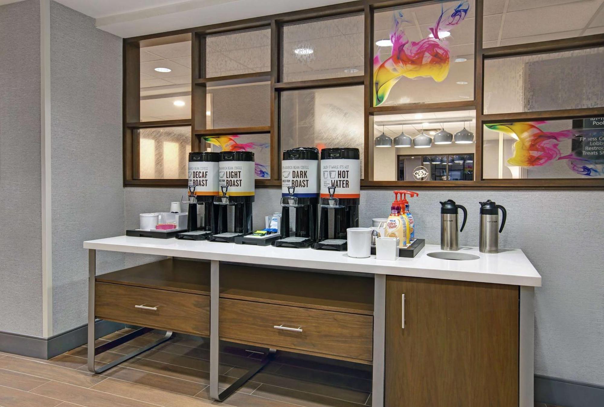 Hampton Inn Westfield Esterno foto
