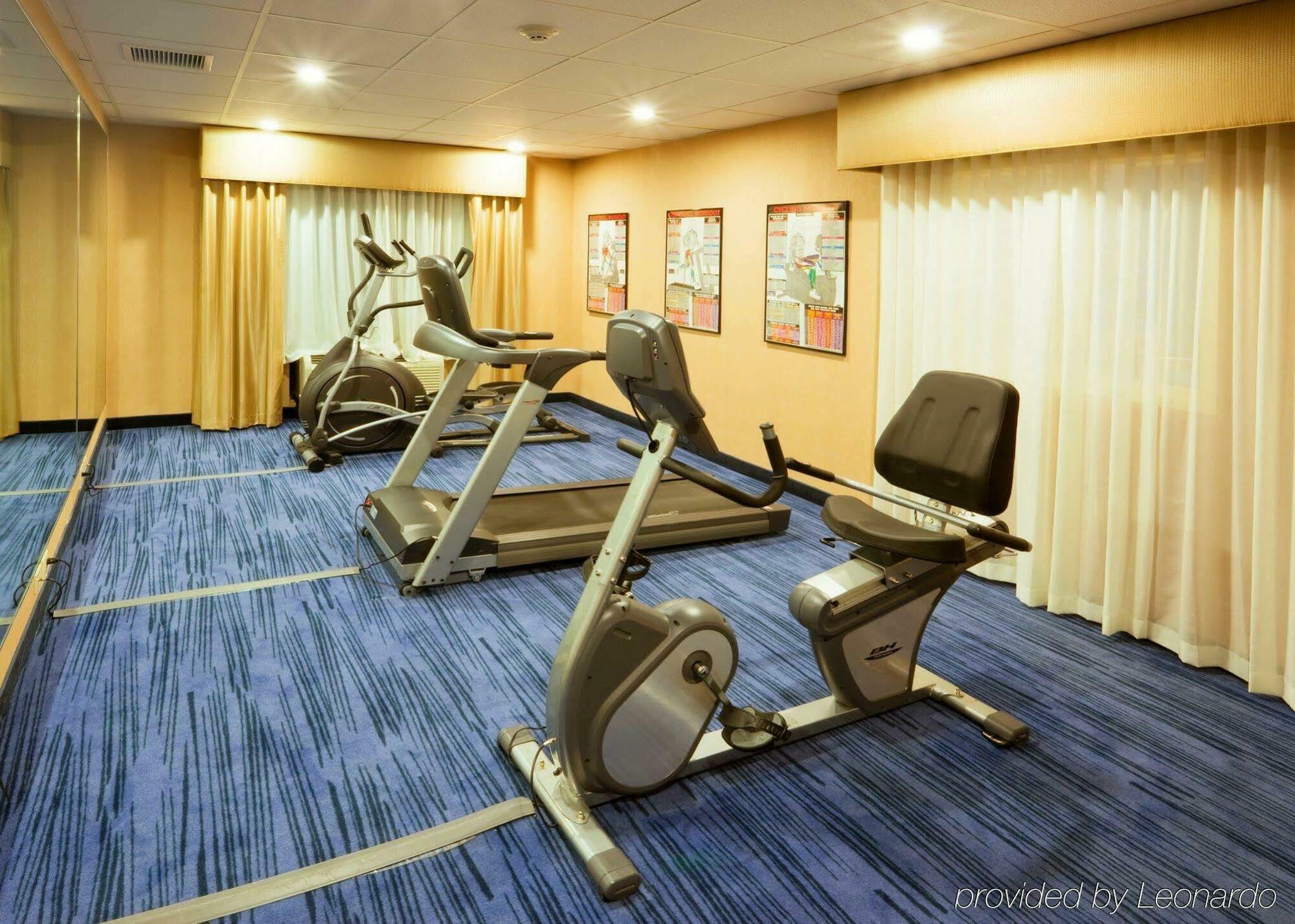 Hampton Inn Westfield Esterno foto