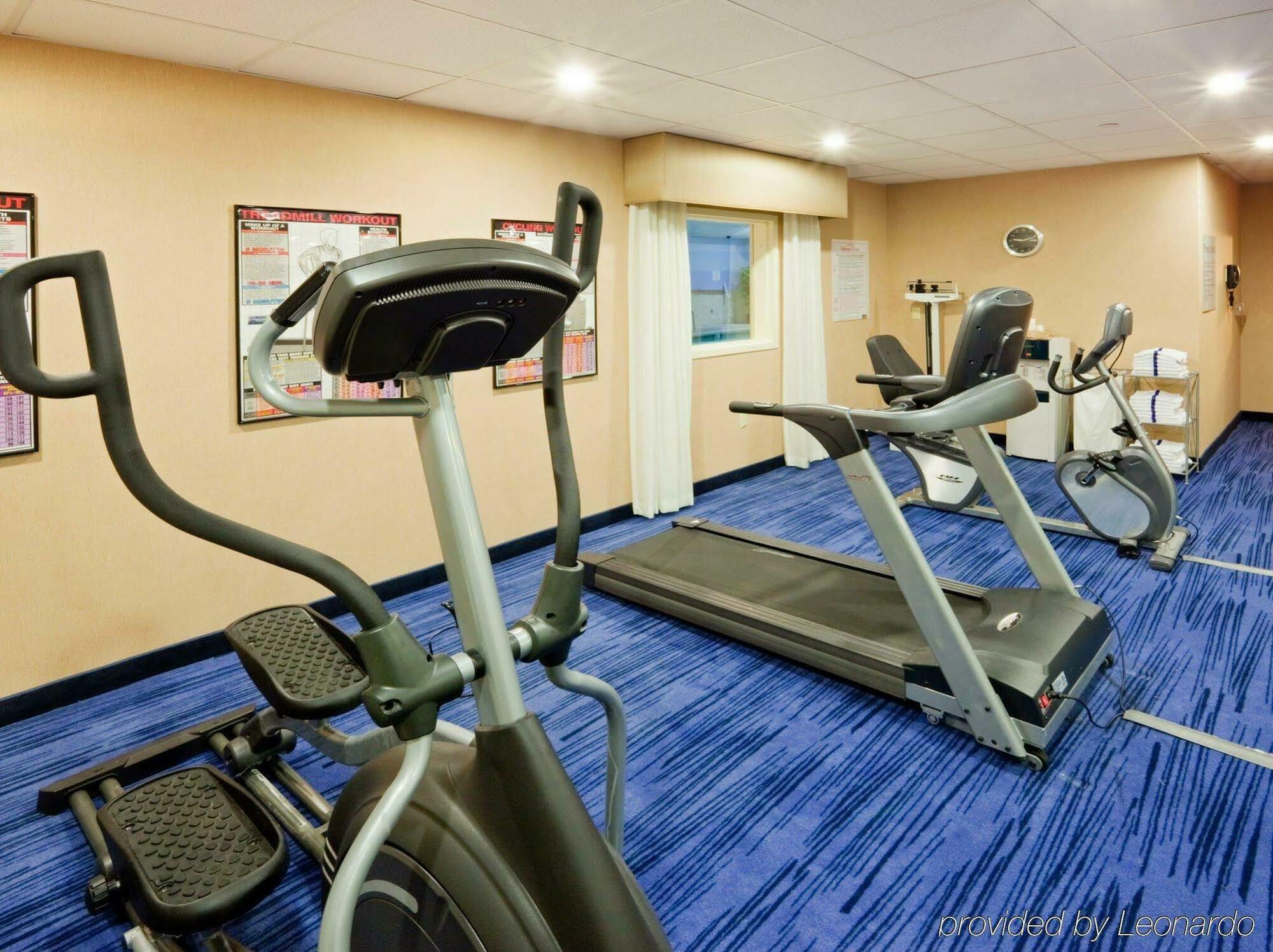 Hampton Inn Westfield Esterno foto