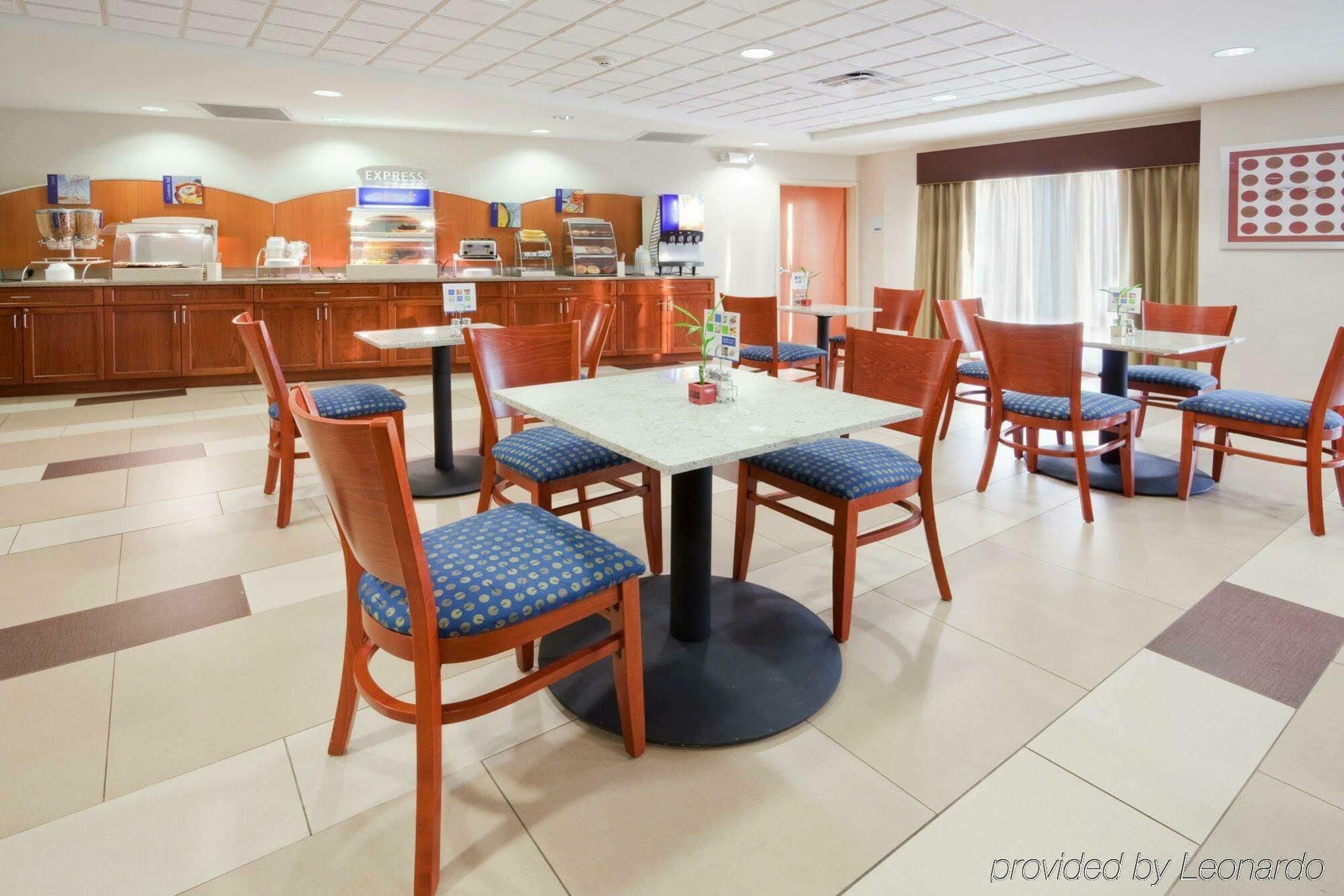 Hampton Inn Westfield Esterno foto
