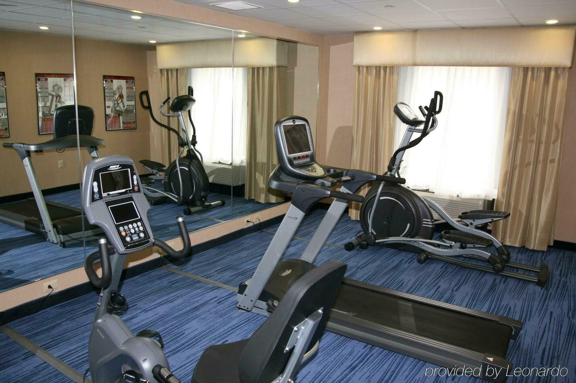Hampton Inn Westfield Esterno foto